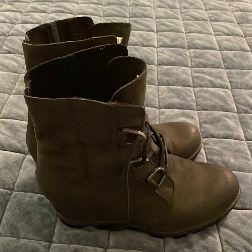 Black Sorel Wedge Boots